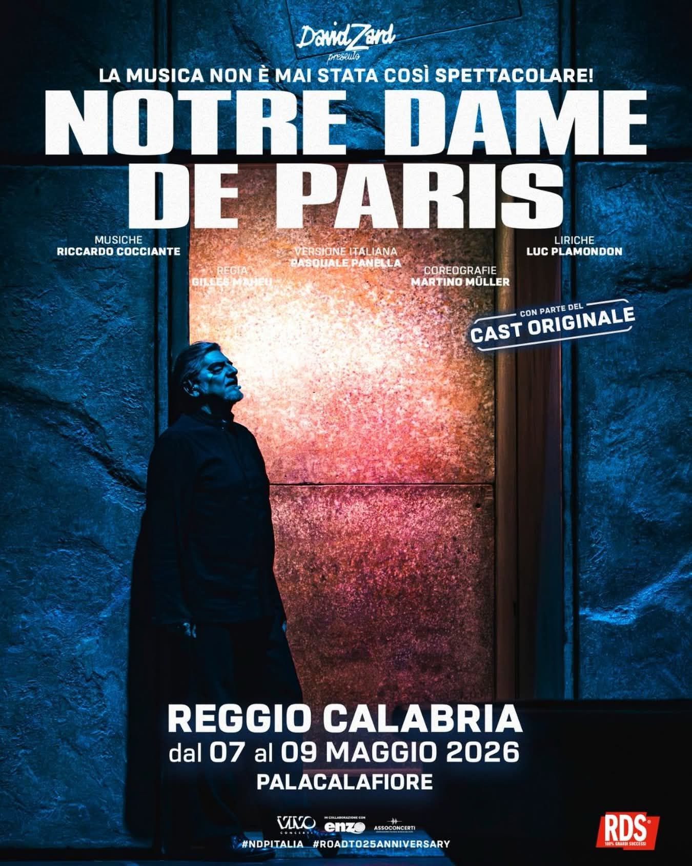 REGGIO C.: AL VIA AL PALACALAFIORE L’IMPONENTE ALLESTIMENTO PER IL COLOSSAL NOTRE DAME DE PARIS DI RICCARDO COCCIANTE,  A LAVORO IN OLTRE DUECENTO TRA OPERAI E TECNICI