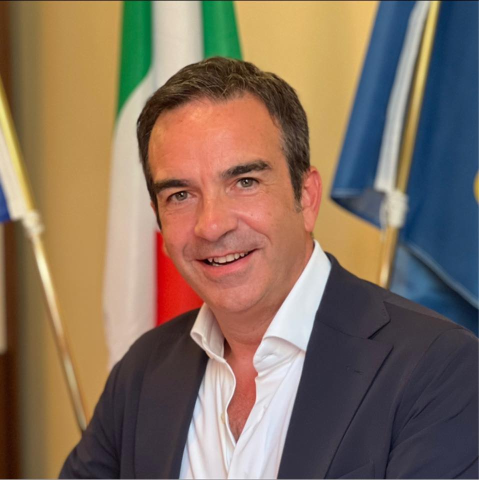 Il presidente della Regione indagato per corruzione insieme ad altre quattro persone
