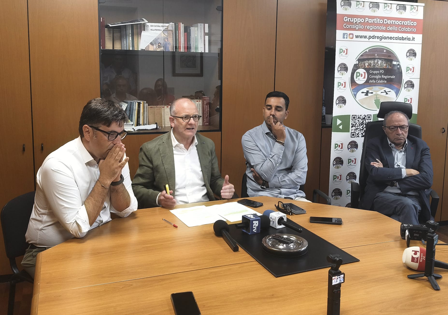 Le opposizioni attaccano Occhiuto: «Dopo le dimissioni è abusivo in Regione». Replica di Pietropaolo